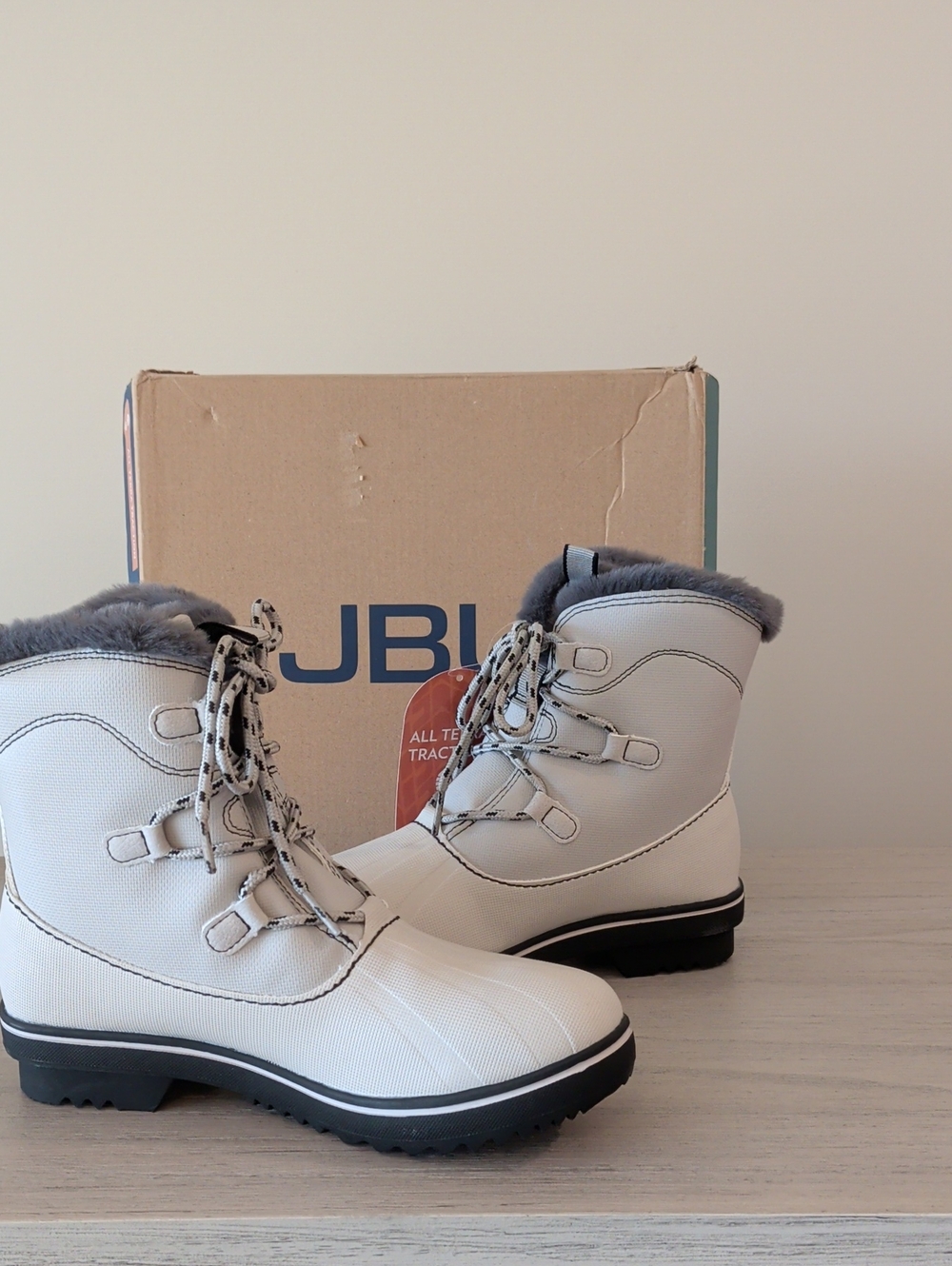 JBU NWT 7 Fur Lined Boots Stone Gray